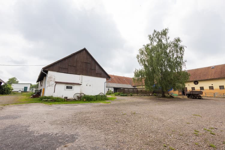 Obrovský statek v malebném Potštejně se šesti byty a přilehlými pozemky-5